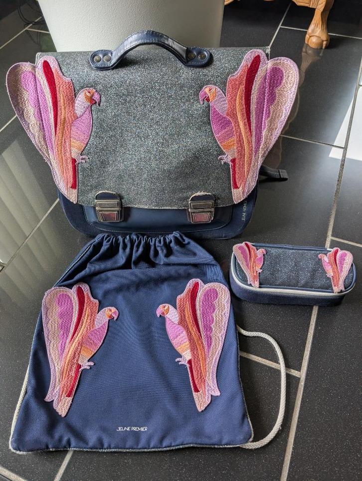 Jeune Premier - boekentas, pennenzak, turntas - Love Bird, Handtassen en Accessoires, Tassen | Schooltassen, Zo goed als nieuw