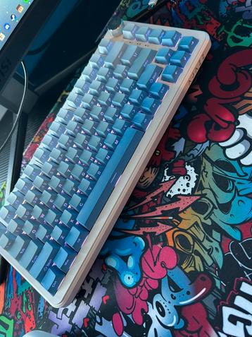 Gaming toetsenbord + gaming muis beschikbaar voor biedingen