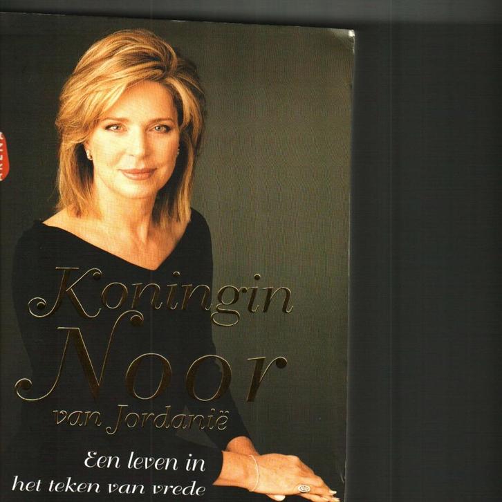 Koningin Noor van Jordanië memoires arena 414 blz, Boeken, Biografieën, Zo goed als nieuw, Ophalen of Verzenden