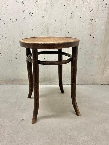 Tabouret Thonet ancien beschikbaar voor biedingen