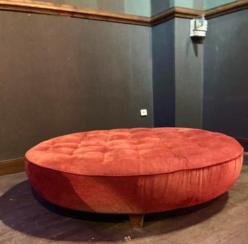 Chesterfield poef 140cm dia. beschikbaar voor biedingen
