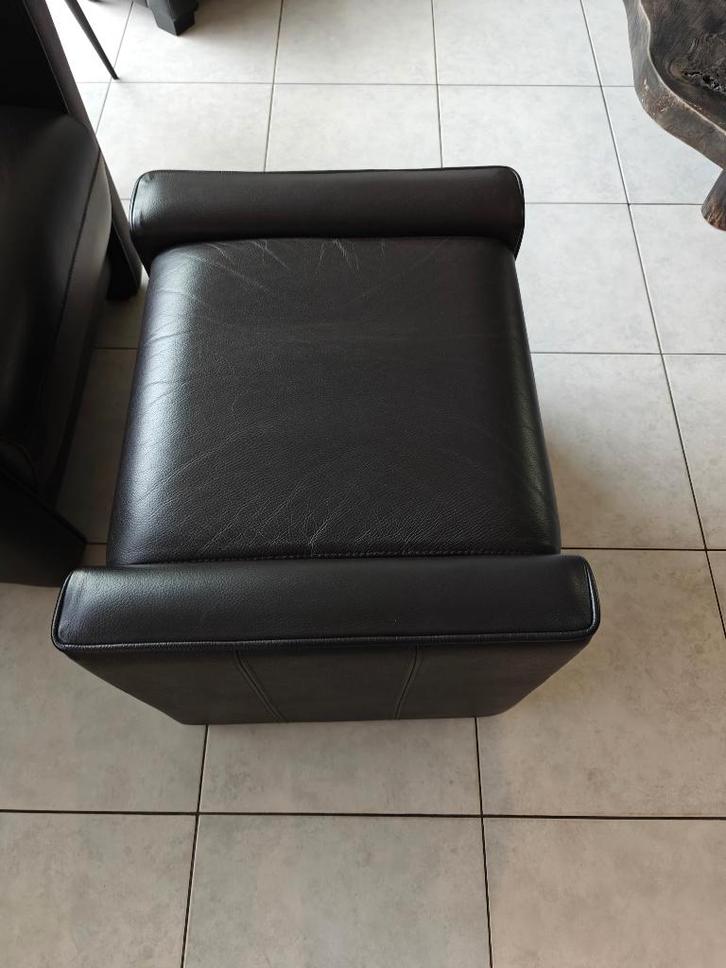 Lederen poef, Huis en Inrichting, Zetels | Voetbanken en poefs, Zo goed als nieuw, 50 tot 75 cm, 50 tot 75 cm, Rechthoekig, Leer