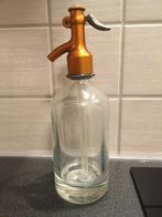 Klein sodaflesje. Met oranje afsluitdap. Hoogte: 20,50 cm., Verzenden