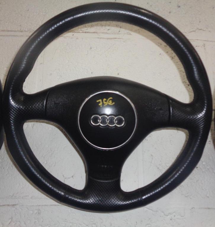 A vendre volant Audi 3 branches, Autos : Pièces & Accessoires, Habitacle & Garnissage, Audi, Utilisé, Enlèvement