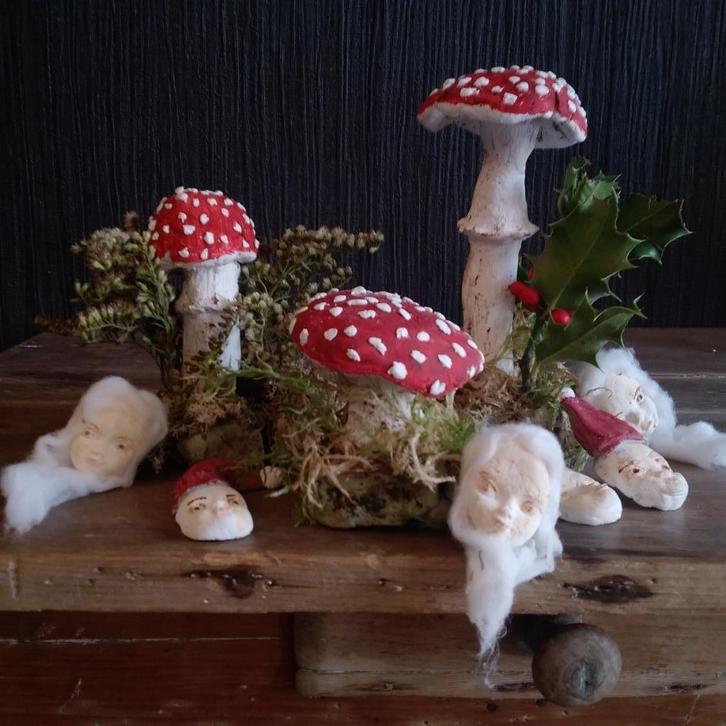 Prachtige set van 3 feeërieke paddenstoelen in gips, Antiek en Kunst, Curiosa en Brocante, Verzenden