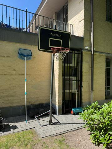 Basketbalring beschikbaar voor biedingen