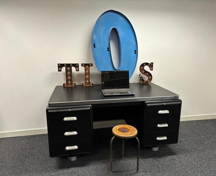 Bureau industriel Art Déco noir Ahrend Oda Prominent, Antiquités & Art, Art | Objets design, Enlèvement