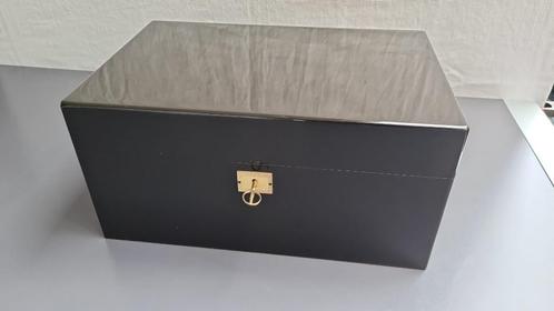 Humidor Davidoff, hoogglans lak zwart, met sleutel, Verzamelen, Rookartikelen, Aanstekers en Luciferdoosjes, Gebruikt, Tabaksdoos of Verpakking