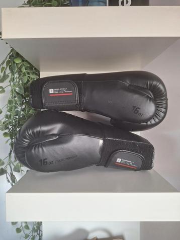Gants de boxe Outshock, Enlèvement, Comme neuf, Gants de boxe