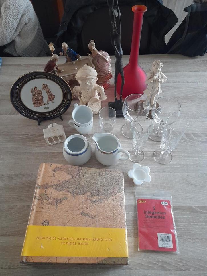 Overschot huisraad en beeldjes foto albums glazen wontergem, Diversen, Rommelmarktspullen, Gebruikt, Ophalen of Verzenden