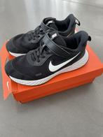 Zwarte sportschoenen van NIKE maat 33. Net als nieuw, enkel, Kinderen en Baby's, Ophalen of Verzenden, Zo goed als nieuw, Nike