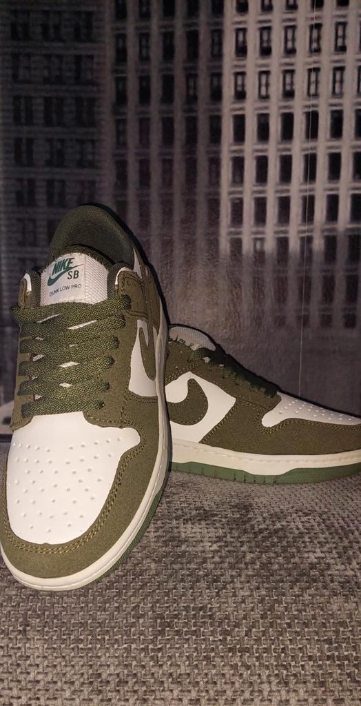 Nike Dunk Low SB PRO Olive, Sport en Fitness, Basketbal, Nieuw, Ophalen
