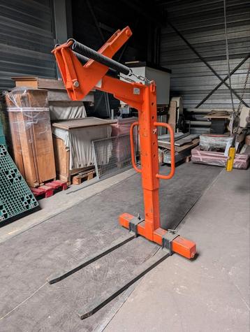 Pallethaak zelfnivilerend 2500kg beschikbaar voor biedingen