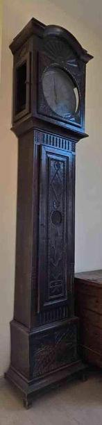 Horloge de parquet en bois sculpté. Ancienneté 1800 - 1830, Enlèvement