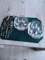 6 assiettes en verre avec 6 pinces en inox pour escargots., Maison & Meubles, Cuisine | Vaisselle, Enlèvement ou Envoi, Comme neuf