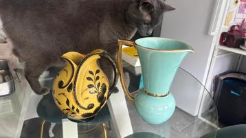 Turquoise vaas met gouden accenten beschikbaar voor biedingen