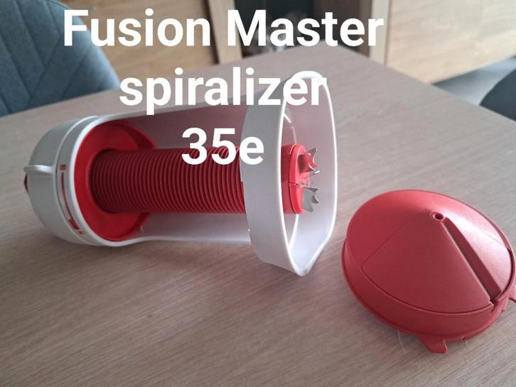 Adaptache Master Spiralizer Tupperware, Maison & Meubles, Cuisine| Tupperware, Enlèvement ou Envoi