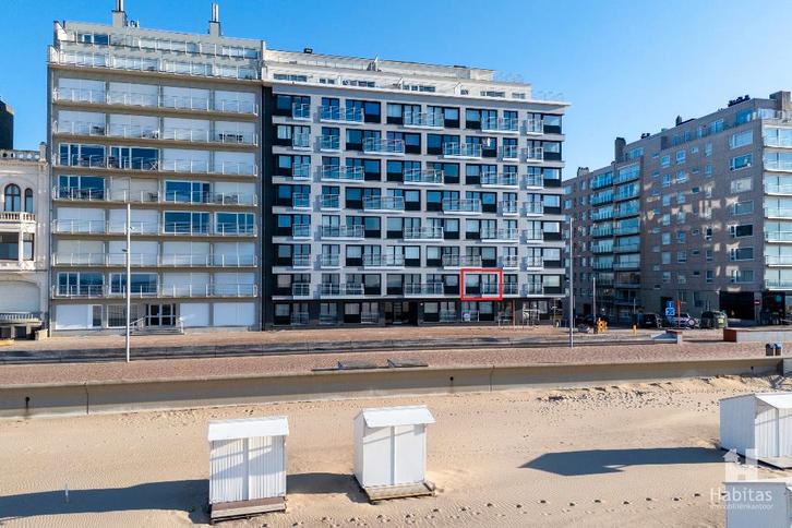 Vernieuwde studio MET FRONTAAL ZEEZICHT., Immo, Appartementen en Studio's te huur, 35 tot 50 m²