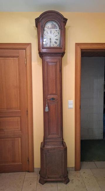 Horloge de plancher beschikbaar voor biedingen