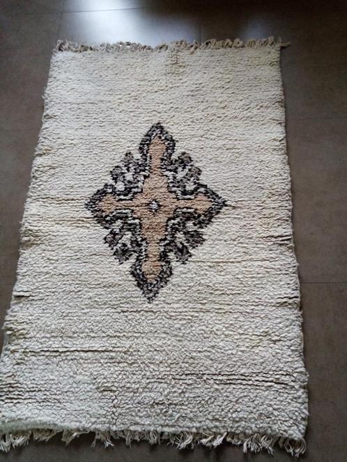 TAPIS DE PRIÈRE BERBÈRE EN LAINE, Maison & Meubles, Ameublement | Tapis & Moquettes, Enlèvement ou Envoi