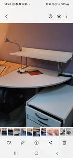 Ikea-bureaus en stoelen met een tweekleurige hoek, Huis en Inrichting, Bureaus, Ophalen, Zo goed als nieuw, Bureau
