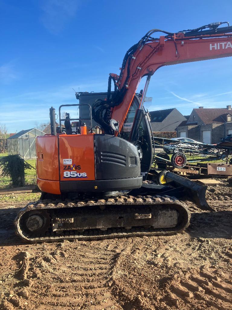 Hitachi zaxis 85us, Zakelijke goederen, Machines en Bouw | Kranen en Graafmachines, Graafmachine, Ophalen