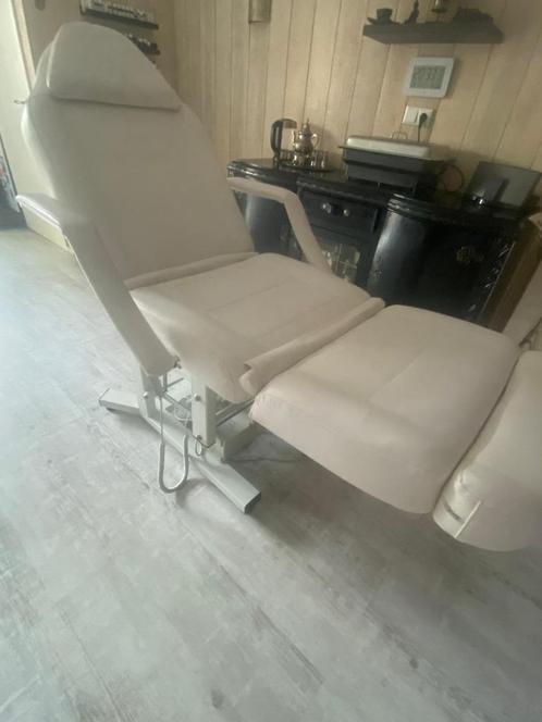 Massage behandelstoel/tafel elektrisch verstelbaar, Sport en Fitness, Massageproducten, Gebruikt, Massagestoel of Kussen, Ophalen
