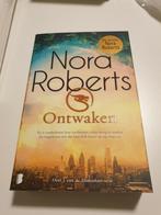 Nora Roberts - Ontwaken. Deel 1 Drakenhart-serie, Boeken, Ophalen of Verzenden, Zo goed als nieuw, Nora Roberts