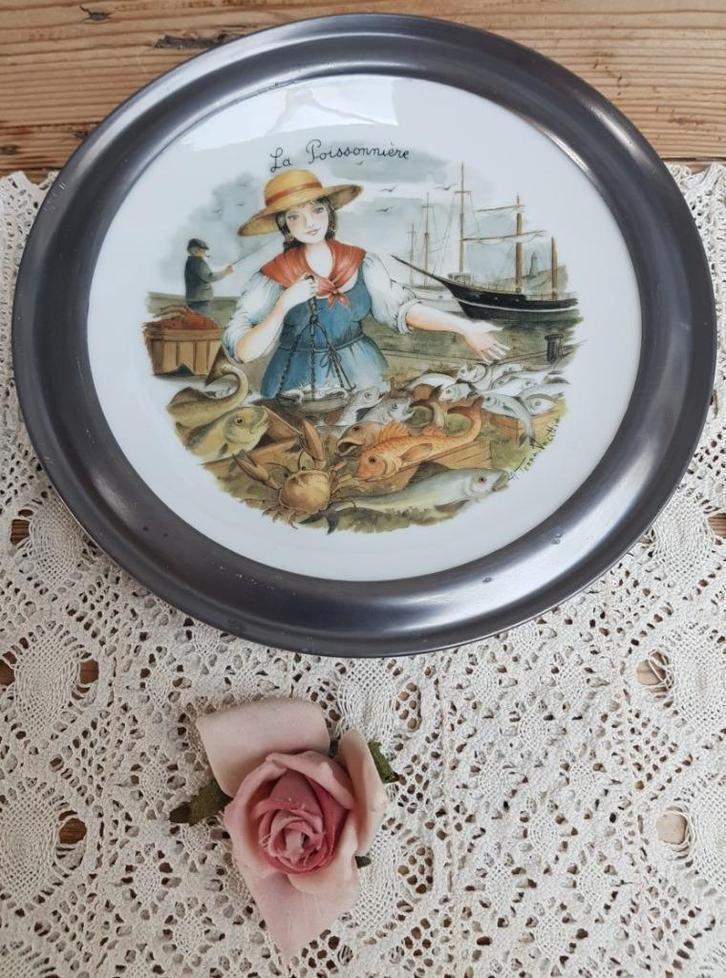 Frans wandbord visboer ( La Poissonniere) met tinnen rand, Antiquités & Art, Curiosités & Brocante, Enlèvement ou Envoi