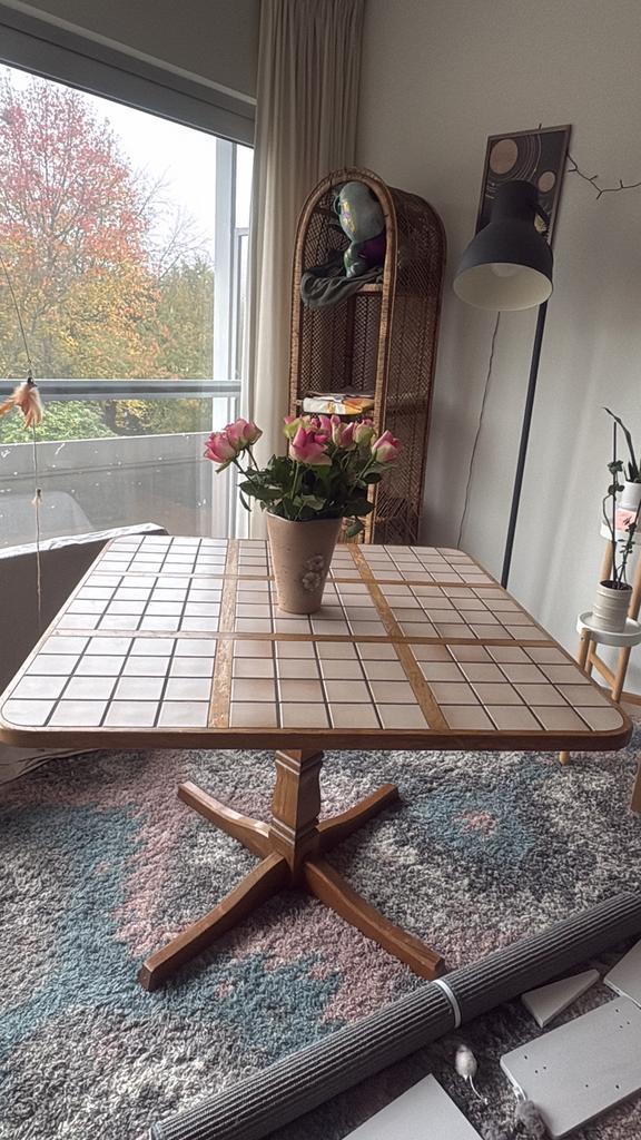Vierkanten houten tafel met roze tegels - retrostijl, Huis en Inrichting, Tafels | Eettafels, Gebruikt, 100 tot 150 cm, 100 tot 150 cm