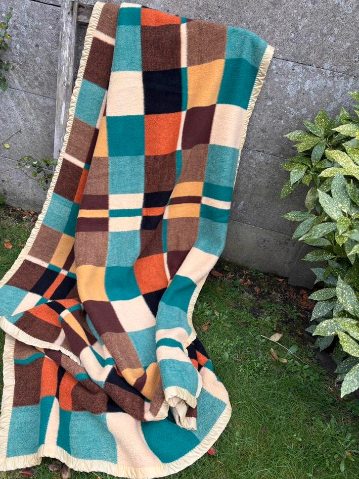 Vintage deken Hatéma Orlon Dupont acrylic fiber, Huis en Inrichting, Woonaccessoires | Plaids en Woondekens, Zo goed als nieuw