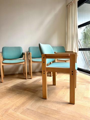 4 x Eetkamer stoelen. Licht beuken met mint kleurige stof beschikbaar voor biedingen