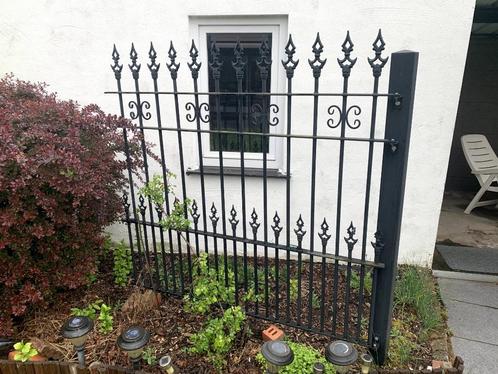 Metalen HEK met één poot., Tuin en Terras, Tuinhekken en Hekwerk, Gebruikt, Sierhekwerk, IJzer, Ophalen