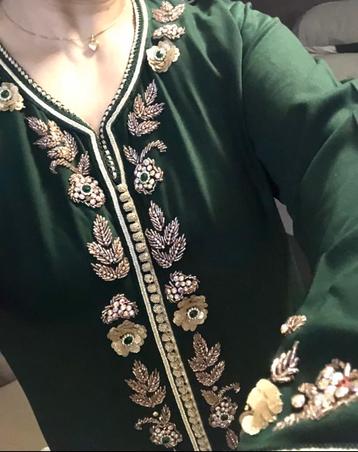 Een heel mooie kaftan caftan takchita te koop., Enlèvement ou Envoi, Comme neuf