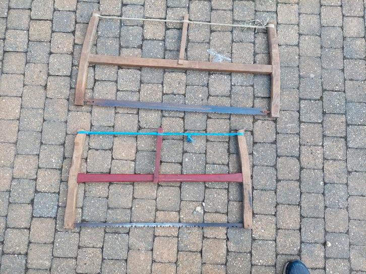 2 Antieke Handzagen met opspankoord, Doe-het-zelf en Bouw, Gereedschap | Handgereedschap, Gebruikt, Ophalen