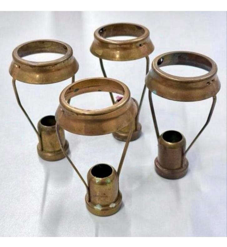 Lot de 4 porte-bougies anciens Curiosa Brocante, Antiquités & Art, Antiquités | Bougeoirs, Cuivre ou Bronze, Enlèvement ou Envoi