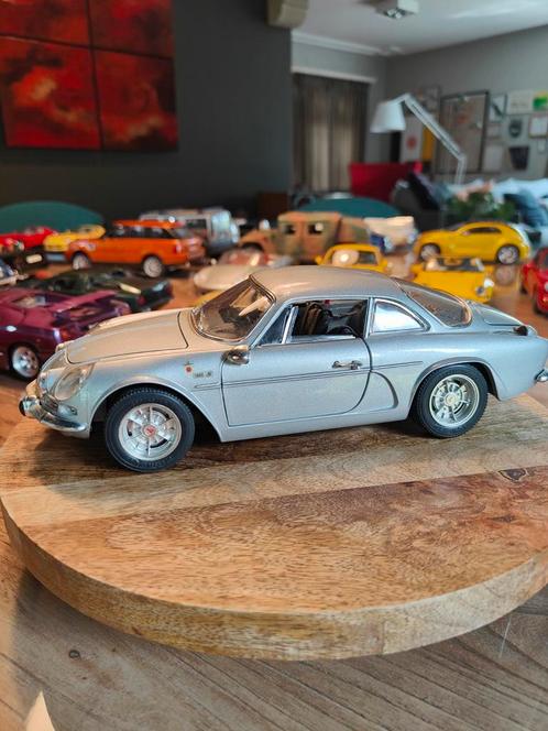 Alpine A110 / 1/18 Burago, Hobby en Vrije tijd, Modelauto's | 1:18, Zo goed als nieuw, Burago, Ophalen of Verzenden