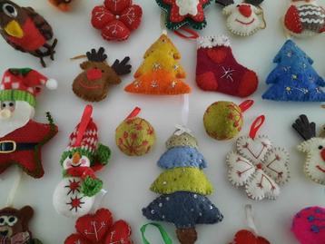 Kerst - 27 kerstboomhangers in vilt beschikbaar voor biedingen