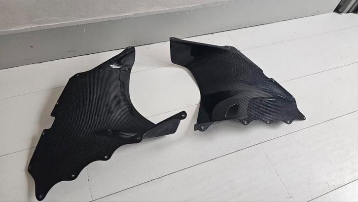 Carbon zijpanelen luchtinlaten Aprilia rsv mille gen 1, Motoren, Tuning en Styling, Ophalen of Verzenden