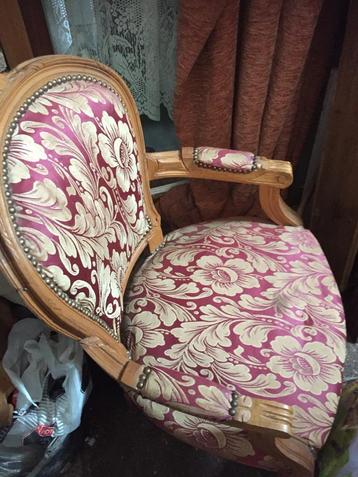 A vendre fauteuil disponible aux enchères