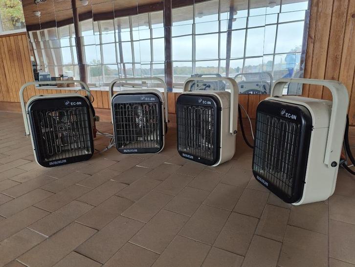 Ventilator kachels (4x) / incl. wandbeugels & schakelaars, Doe-het-zelf en Bouw, Verwarming en Radiatoren, Gebruikt, Kachel, 800 watt of meer