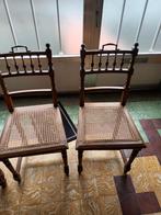 Oude stoelen., Ophalen