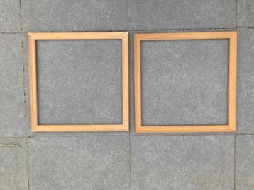 2 identieke houten kaders beschikbaar voor biedingen