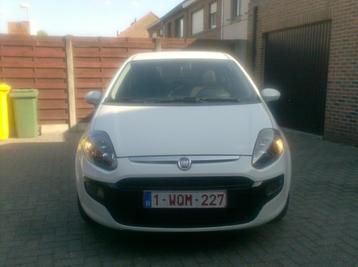 TE KOOP FIAT PUNTO 1200 CC, Auto's, Voorwielaandrijving, Euro 5, Stof, USB