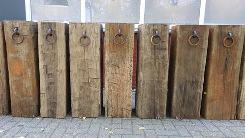 Diverse meerpalen zuilen sokkels oud hardhout met ring, Huis en Inrichting, Woonaccessoires | Zuilen en Pilaren, Zo goed als nieuw