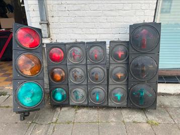 Feux de signalisation tricolores , pietons, directionnels … beschikbaar voor biedingen