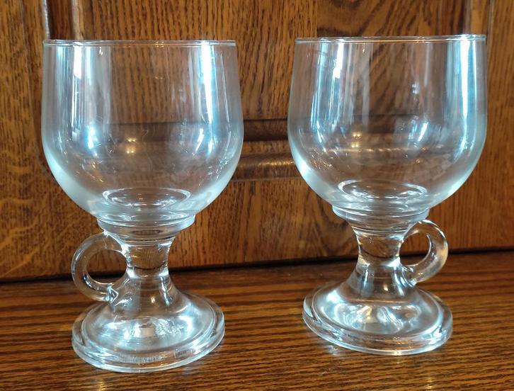 Set van 2 Ierse koffieglazen met handvat, Huis en Inrichting, Keuken | Servies, Gebruikt, Glas of Glazen, Effen, Glas, Ophalen of Verzenden