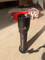 Ledlenser P6R signature 1400lm ip68 zaklamp, Caravanes & Camping, Lampes de poche, Comme neuf, Batterie