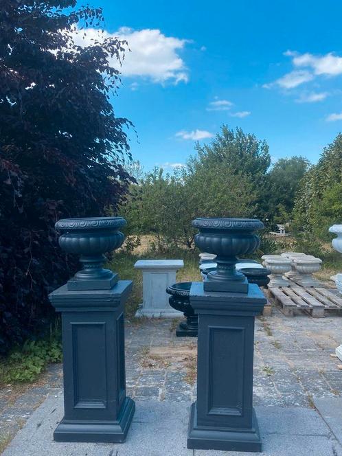 Italiaanse betonnen tuinvazen op betonnen sokkel rosmalen NL, Tuin en Terras, Bloempotten, Nieuw, Beton, Binnen, Balkon, Tuin
