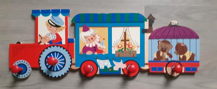 Kinderkapstok circuswagen vrolijk & decoratief, Huis en Inrichting, Woonaccessoires | Kapstokken, Gebruikt, Kinderkapstok, Minder dan 100 cm